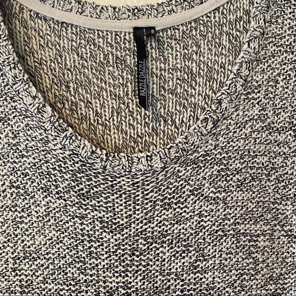 Razzle Dazzle‎ Scoop Neck Pullover Zipper Accent Sweater - Picture 6 of 9